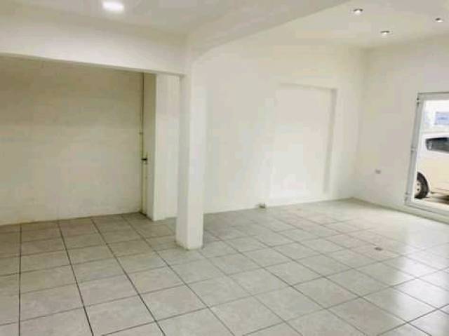 Local comercial a orilla de calle - Image 4