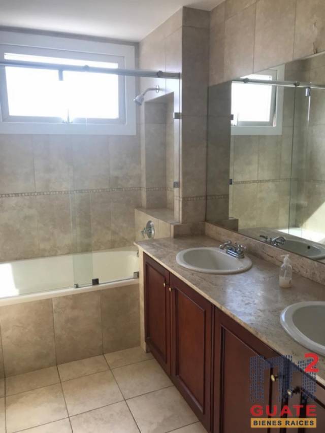 Apartamento de 240 m2 de construccin en Renta, Zona 15 - Miniatura 2