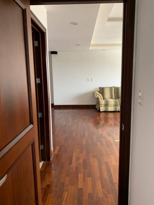 Alquiler apartamento zona 10 - Image 4
