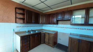 HERMOSO APARTAMENTO EN RENTA Z. 11 MARISCAL 2 HAB.. y 1 PARQUEO, RENTA, Q3,000 INF. LUCY BARRAZA 55359756 - 1