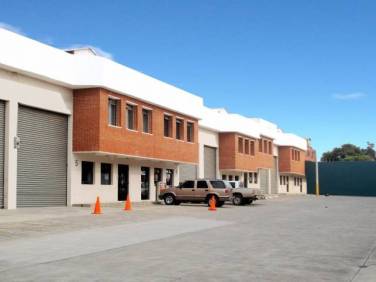 Alquilo Bodega y Showroom de 752mt2 en zona 10, 20 calle