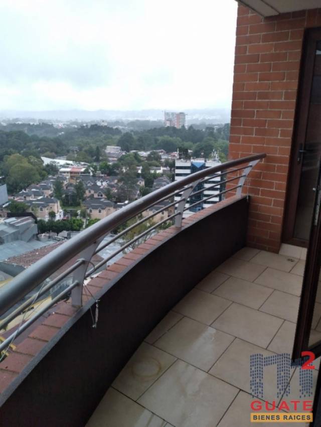 Apartamento de 136.85 m2 de construcción en Venta, Zona 10 - Image 1