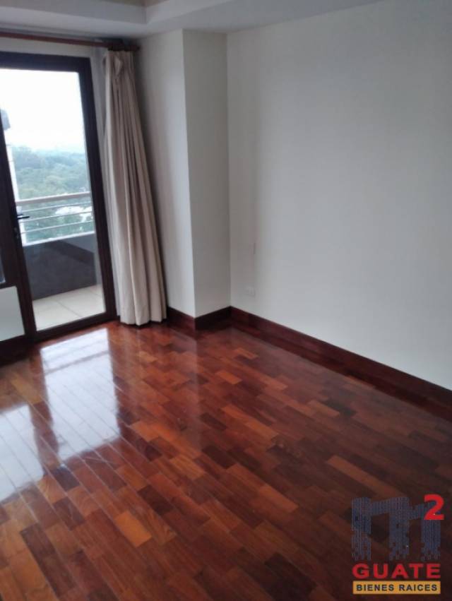 Apartamento de 136.85 m2 de construcción en Venta, Zona 10 - Image 2