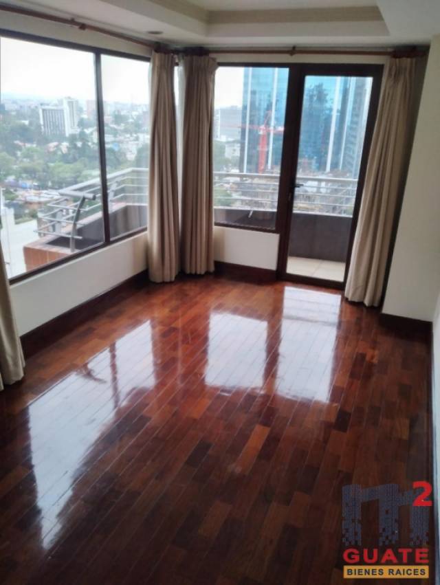Apartamento de 136.85 m2 de construcción en Venta, Zona 10 - Image 3