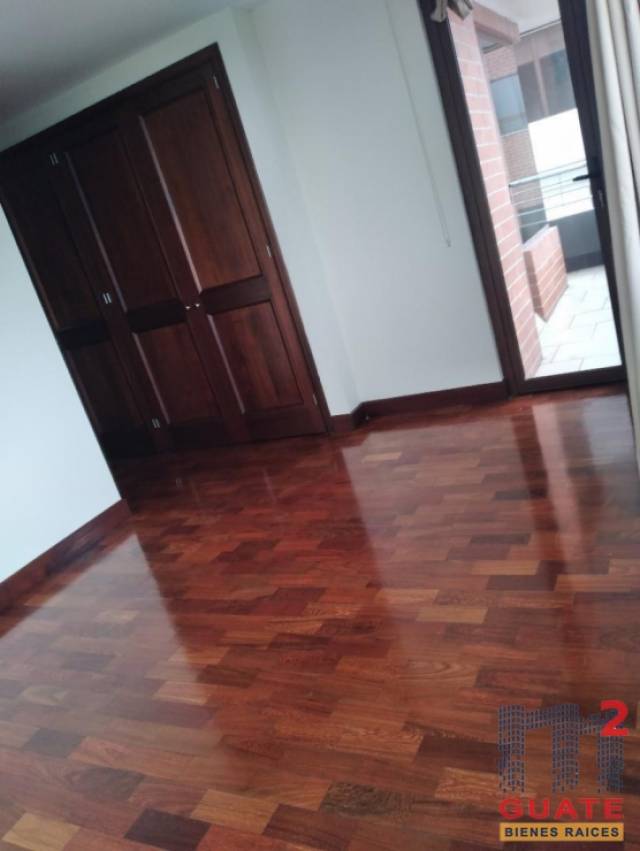Apartamento de 136.85 m2 de construcción en Venta, Zona 10 - Image 4