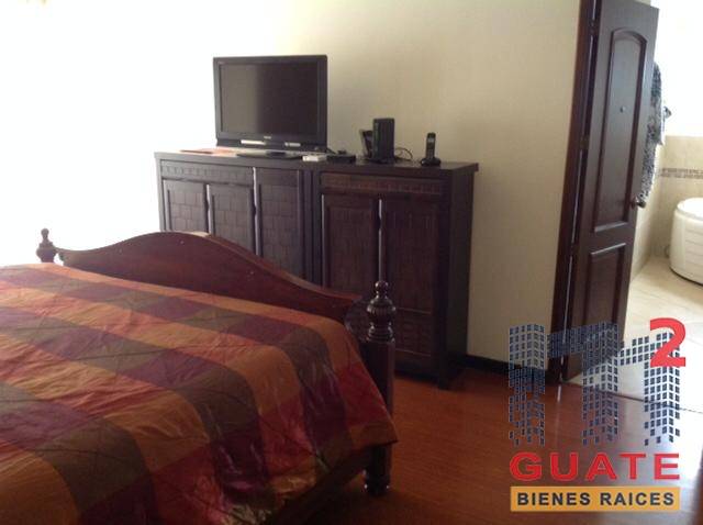 Apartamento de 264 m2 de construcción en Venta, Zona 15 - Image 3