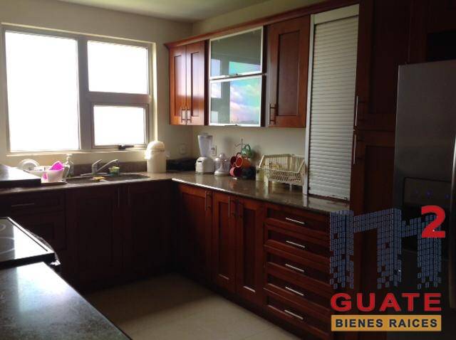 Apartamento de 264 m2 de construcción en Venta, Zona 15 - Image 4