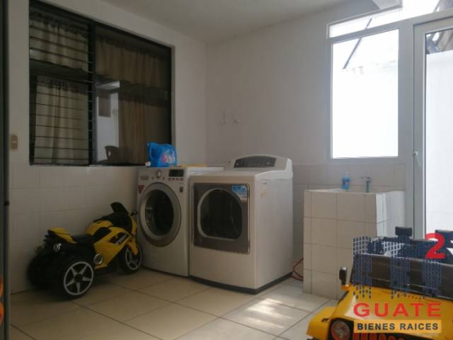 Casa en condominio de 175 m2 de construcción en Venta, Mixco - Image 1