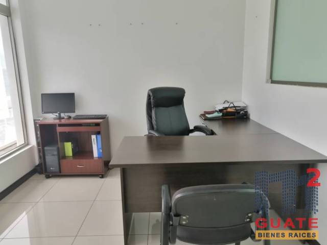 Oficina de 50 m2 de construcción en Renta, Zona 10 - Image 3