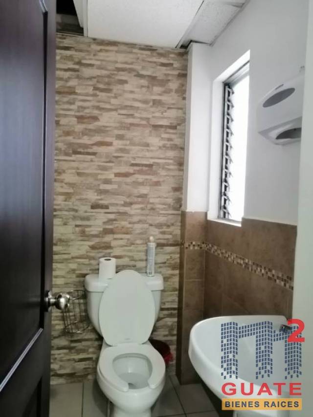 Oficina de 50 m2 de construcción en Renta, Zona 10 - Miniatura 6