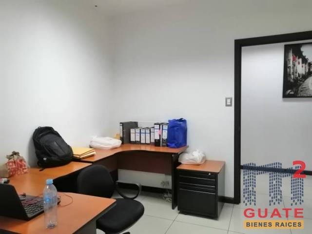 Oficina de 50 m2 de construcción en Renta, Zona 10 - Miniatura 8
