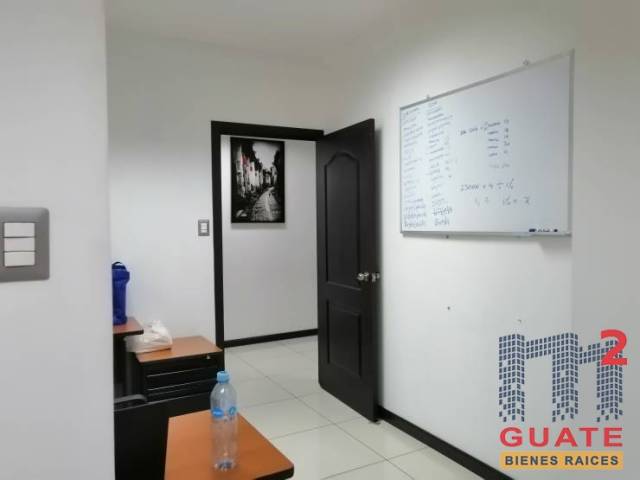 Oficina de 50 m2 de construcción en Renta, Zona 10 - Miniatura 9
