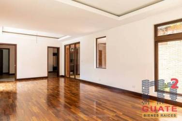 Casa de 529.5 m2 de construcción en Venta, Zona 10 - Image 1