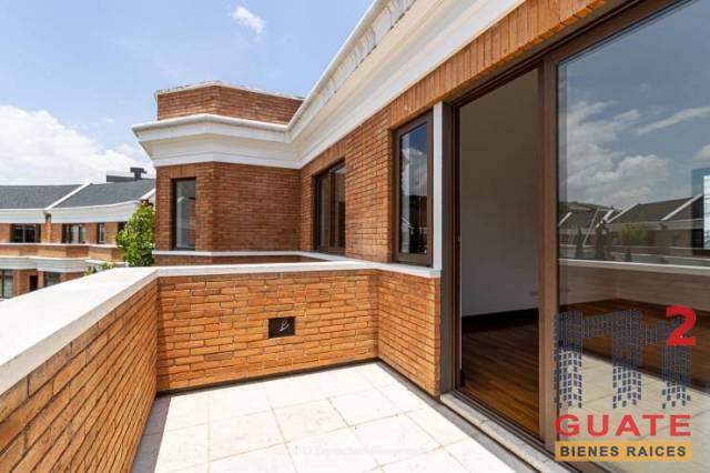 Casa de 529.5 m2 de construcción en Venta, Zona 10 - Image 3