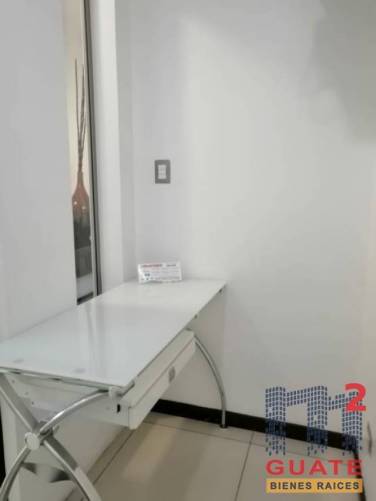 Oficina de 50 m2 de construcción en Renta, Zona 10 - Image 1