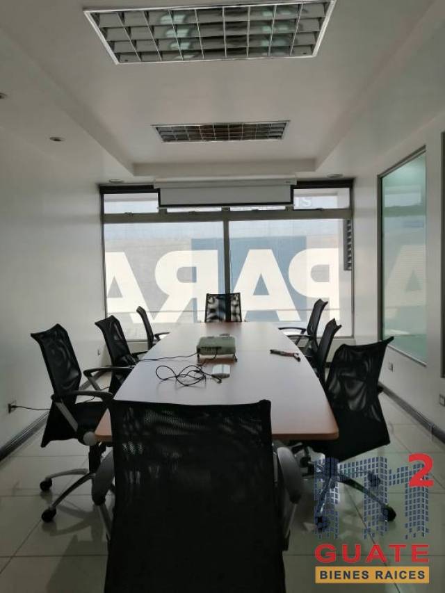 Oficina de 50 m2 de construcción en Renta, Zona 10 - Image 3
