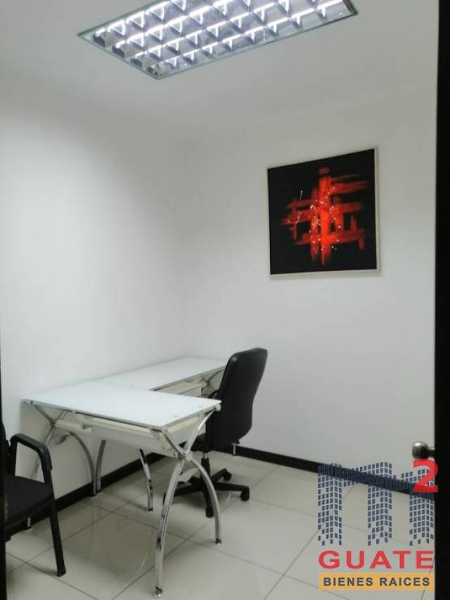 Oficina de 50 m2 de construcción en Renta, Zona 10 - Miniatura 6