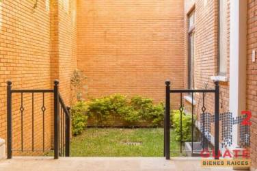 Casa en condominio de 529.5 m2 de construcción en Venta, Zona 10