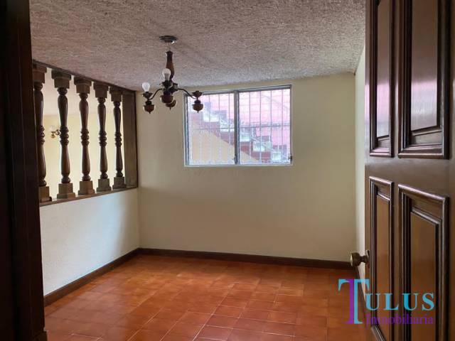 Casa en venta en zona 11 - Image 1