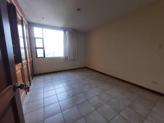 Alquilo Amplio Apartamento, Zona 14 - Miniatura 6