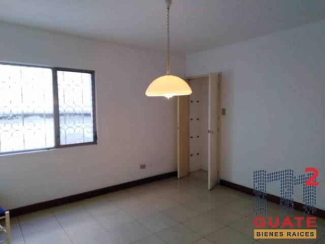 Casa de 300 m2 de construcción, en Renta Zona 13 - Image 2
