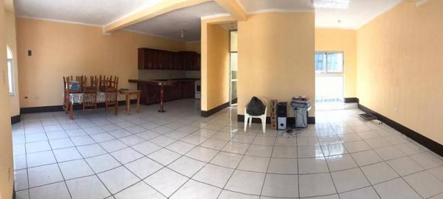 Amplia Casa de esquina en Venta en Chiquimula - Image 3