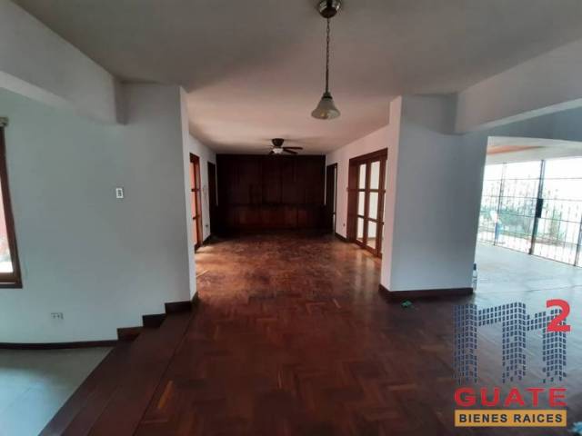 Casa de 302 m2 de construcción, en Renta Zona 15 - Image 2