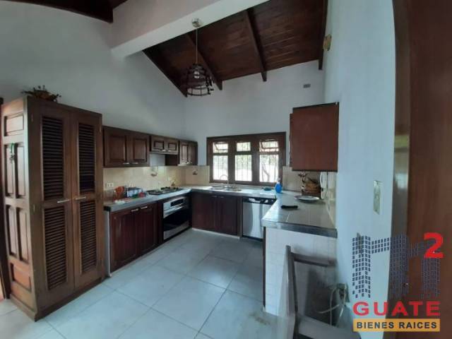 Casa de 302 m2 de construcción, en Renta Zona 15 - Image 3