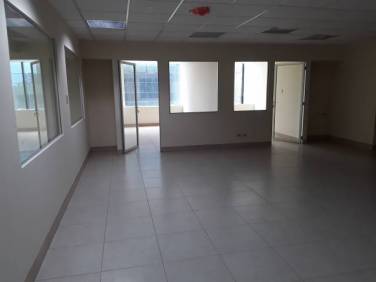 RENTA DE OFICINA EN EDIFICIO EUROPLAZA ZONA 14. - Image 1