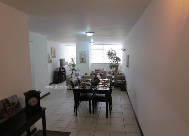 EN RENTA APARTAMENTO AMUEBLADO ZONA 14 - Image 1