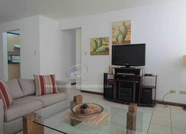 EN RENTA APARTAMENTO AMUEBLADO ZONA 14 - Miniatura 4