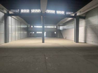 Rento Bodega comercial sobre avenida Petapa zona 12 - Image 1