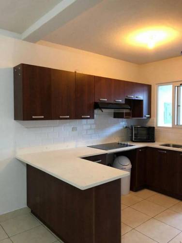 Apartamento en Renta de 3 Habitaciones Zona 14 La Villa - Image 1