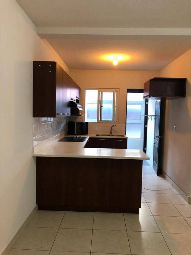 Apartamento en Renta de 3 Habitaciones Zona 14 La Villa - Image 3