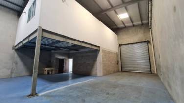 Ofibodega en Renta La Modena Zona 18 - Image 1