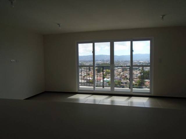 Apartamento en Renta de 3 Habitaciones Parque 11 - Image 2
