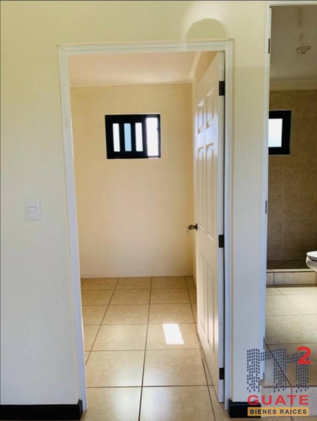 Casa de 147.3 m2 de construcción, en Venta, Zona 16 - Miniatura 13