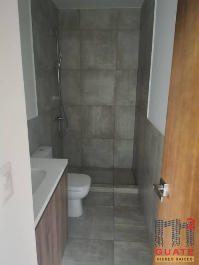 Apartamento de 170 m2 de construcción en Renta, Zona 10 - Miniatura 10