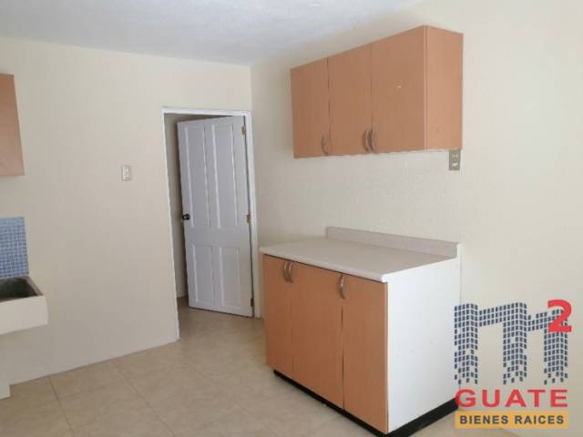 Casa de 400 m2 de construcción, en Renta, Zona 10 - Miniatura 13