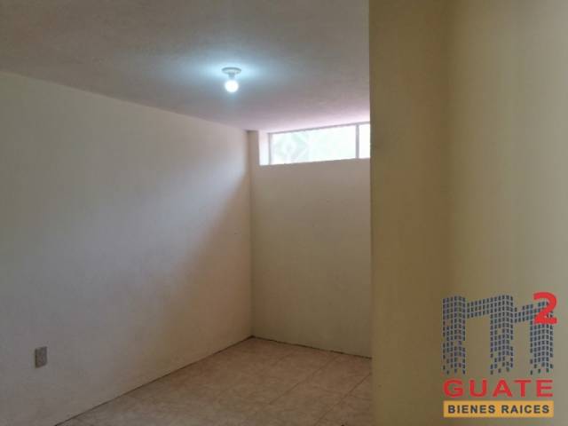 Casa de 400 m2 de construcción, en Renta, Zona 10 - Miniatura 14
