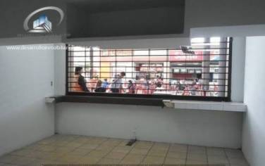 SE RENTA LOCAL AREA DE FOOD COURT VILLA NUEVA - Image 1