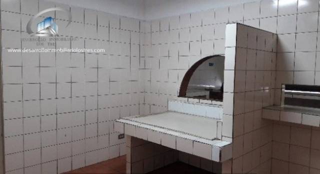 SE RENTA LOCAL AREA DE FOOD COURT VILLA NUEVA - Image 2