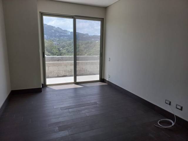 Alquilo Apartamento Penthouse con Terraza, Zona 10 - Image 4