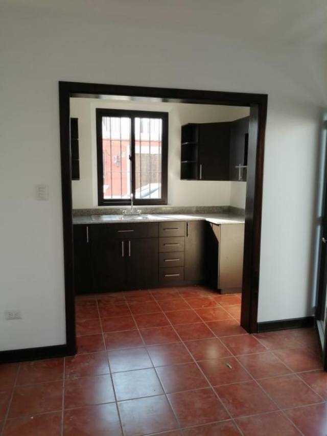 CityMax Antigua vende casa en Barrio Las Campanas - Miniatura 2