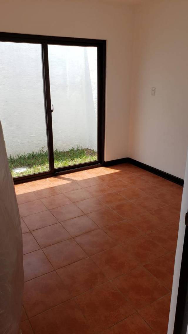 CityMax Antigua vende casa en Barrio Las Campanas - Miniatura 4