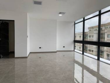 Alquilo clínica en edificio de zona 10