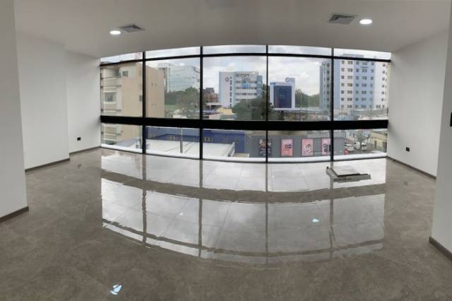Alquilo clínica en edificio de zona 10 - Miniatura 5
