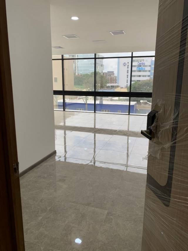 Alquilo clínica en edificio de zona 10 - Miniatura 6