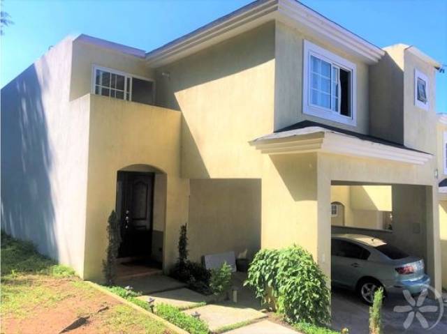 Vendo Amplia casa en Jardines de Arrazola km 19.5 Fraijanes, - Image 2