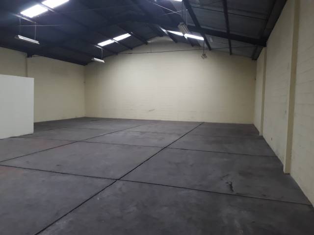 Bodega en Renta, sobre Calzada Principal zona 11 - Image 2
